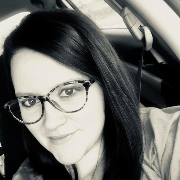 Meet your Posher, Lauren - Picture 1 of 1